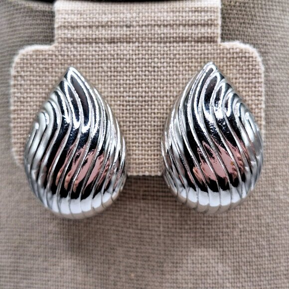 Monet Vintage Silver Tone Wavy Teardrop Clip-On Earrings - Picture 1 of 6